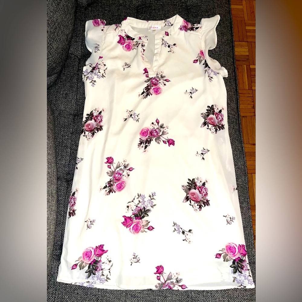 Slightly worn, short floral dress, Size Medium.